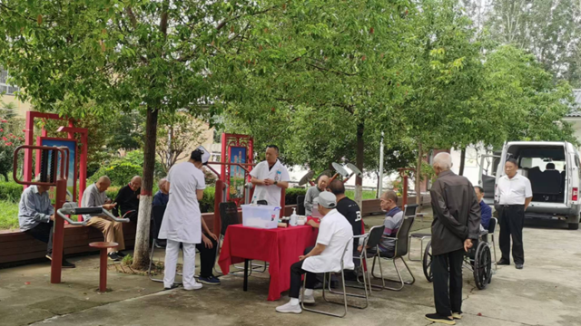 義診送健康——駐馬店市第二中醫(yī)院走進劉閣鄉(xiāng)村敬老院