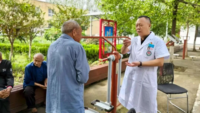 義診送健康——駐馬店市第二中醫(yī)院走進劉閣鄉(xiāng)村敬老院