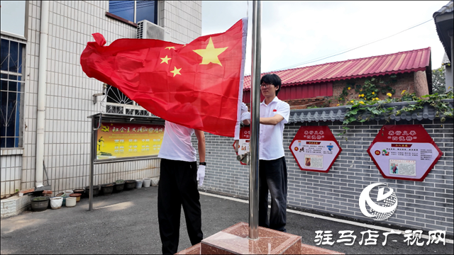 群心向黨迎國慶  鄰里同樂頌祖國