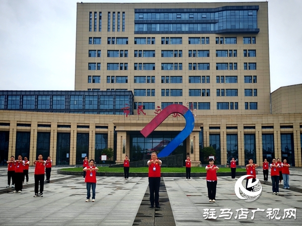 平輿縣政務(wù)服務(wù)大廳：“紅馬甲”飄動(dòng)處 政務(wù)服務(wù)暖人心