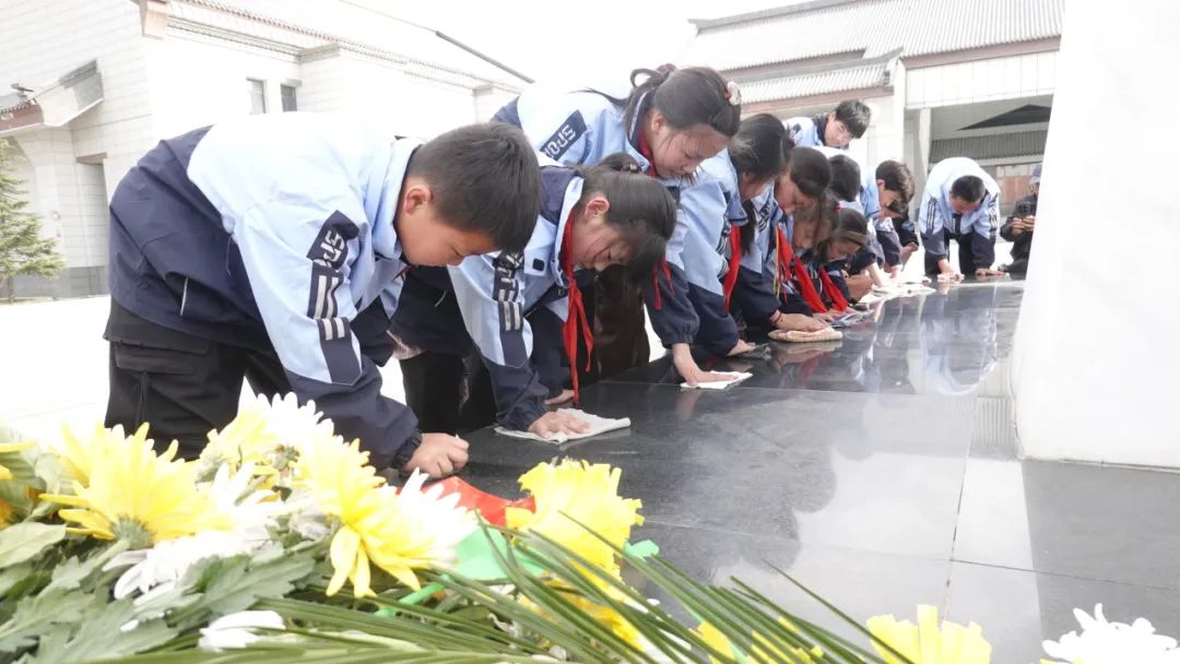 線上展｜銘記烽火鑄忠魂 藝韻傳薪頌英雄——駐馬店市紀(jì)念抗戰(zhàn)勝利80周年、楊靖宇將軍誕辰120周年美術(shù)書法攝影藝術(shù)展（五）