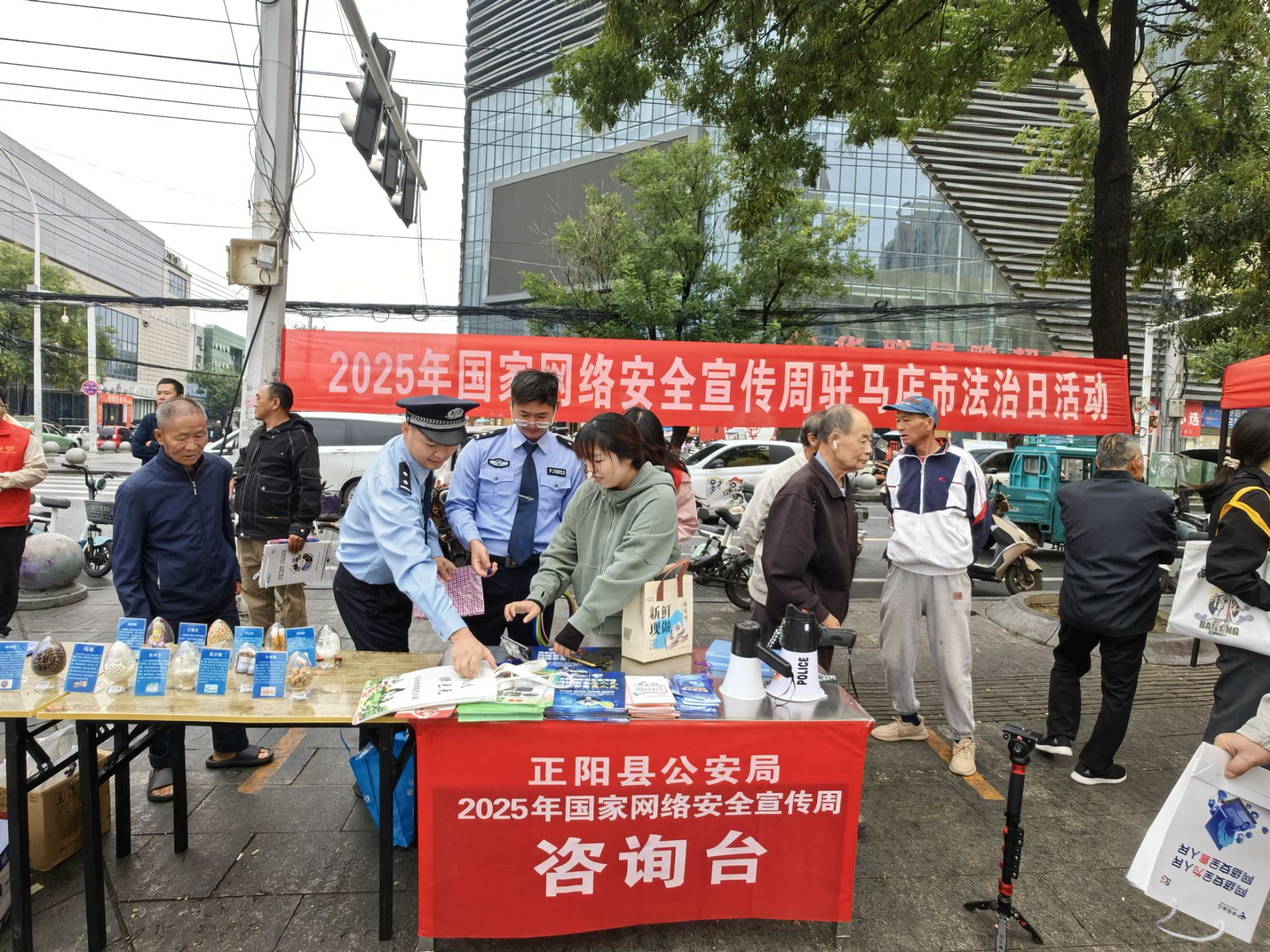 我市國家網(wǎng)絡(luò)安全宣傳周“法治日”宣傳活動(dòng)在正陽縣舉行