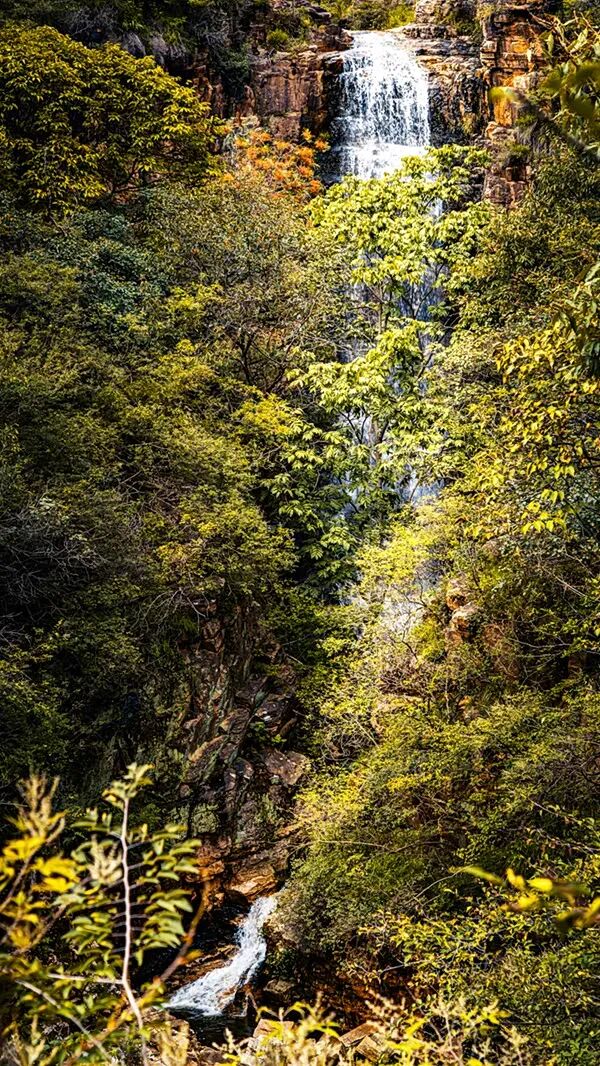 秋日秘境—駐馬店紅石崖竟藏著一道飛瀑流泉的仙境！
