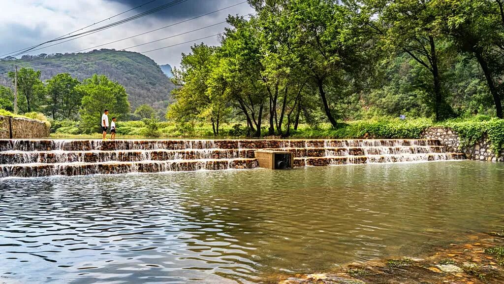 秋日秘境—駐馬店紅石崖竟藏著一道飛瀑流泉的仙境！