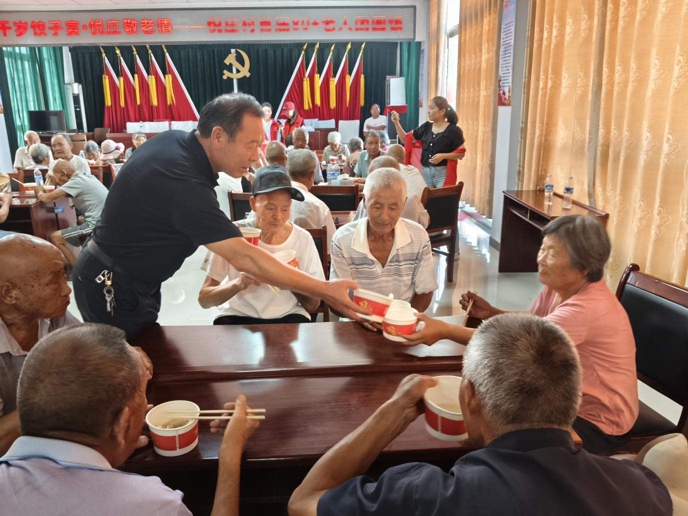 遂平縣玉山鎮(zhèn)悅莊村:熱熱鬧鬧餃子宴 孝善敬老顯真情