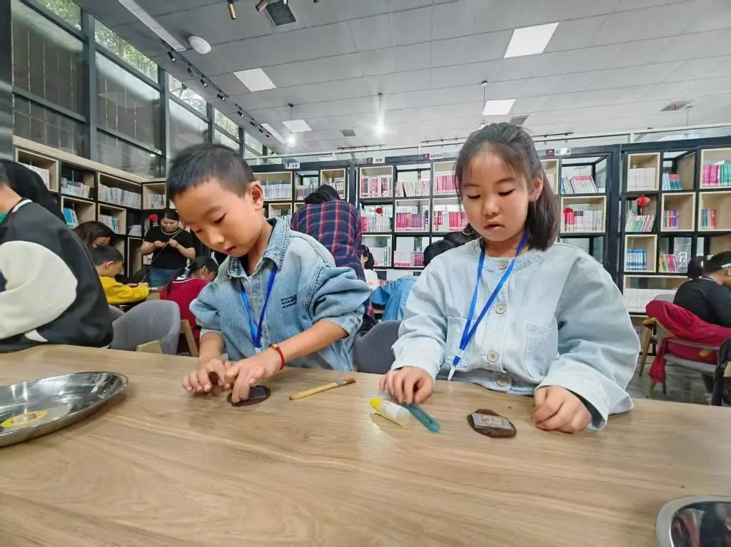 探秘非遺蓍草 傳承天中文脈 | 駐馬店市圖書館舉辦非遺蓍草手工制作活動(dòng)