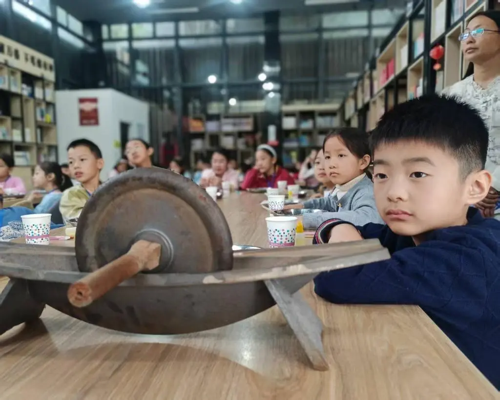 探秘非遺蓍草 傳承天中文脈 | 駐馬店市圖書館舉辦非遺蓍草手工制作活動(dòng)