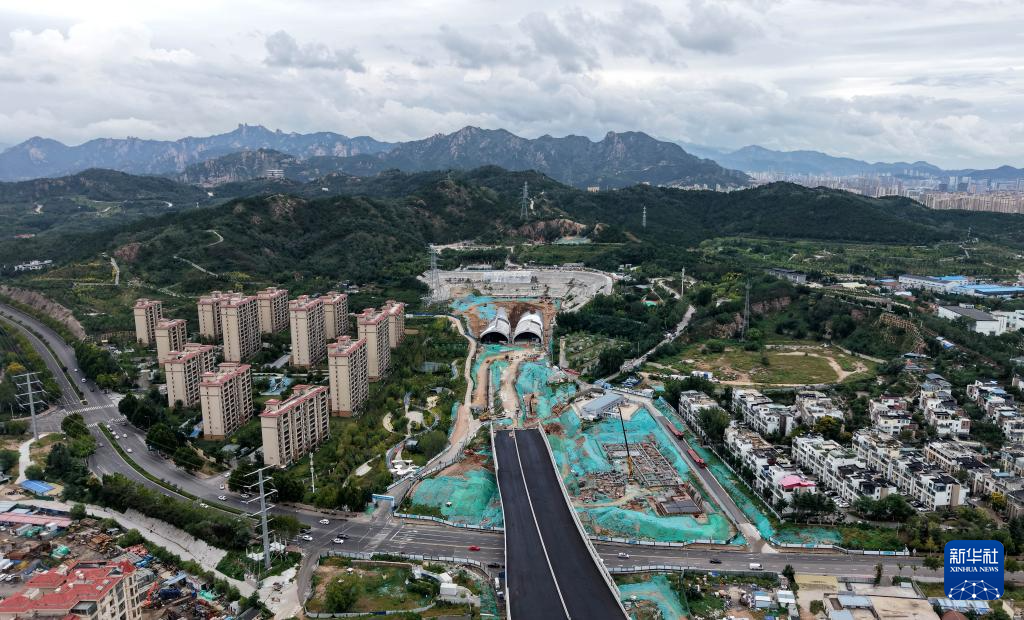 我國(guó)最大跨度斷面市政交通隧道主體完工