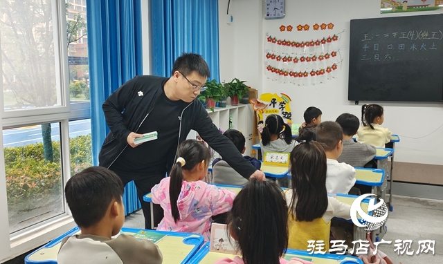 西平柏城司法所進(jìn)實(shí)驗(yàn)小學(xué)開展普法教育