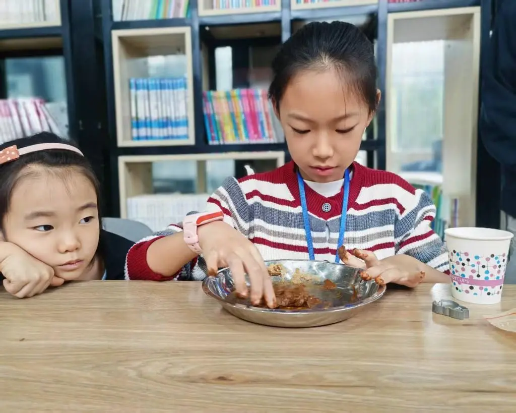 探秘非遺蓍草 傳承天中文脈 | 駐馬店市圖書館舉辦非遺蓍草手工制作活動(dòng)