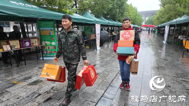 駐馬店市舉行2025年“消費(fèi)幫扶、產(chǎn)銷對(duì)接”專項(xiàng)活動(dòng)