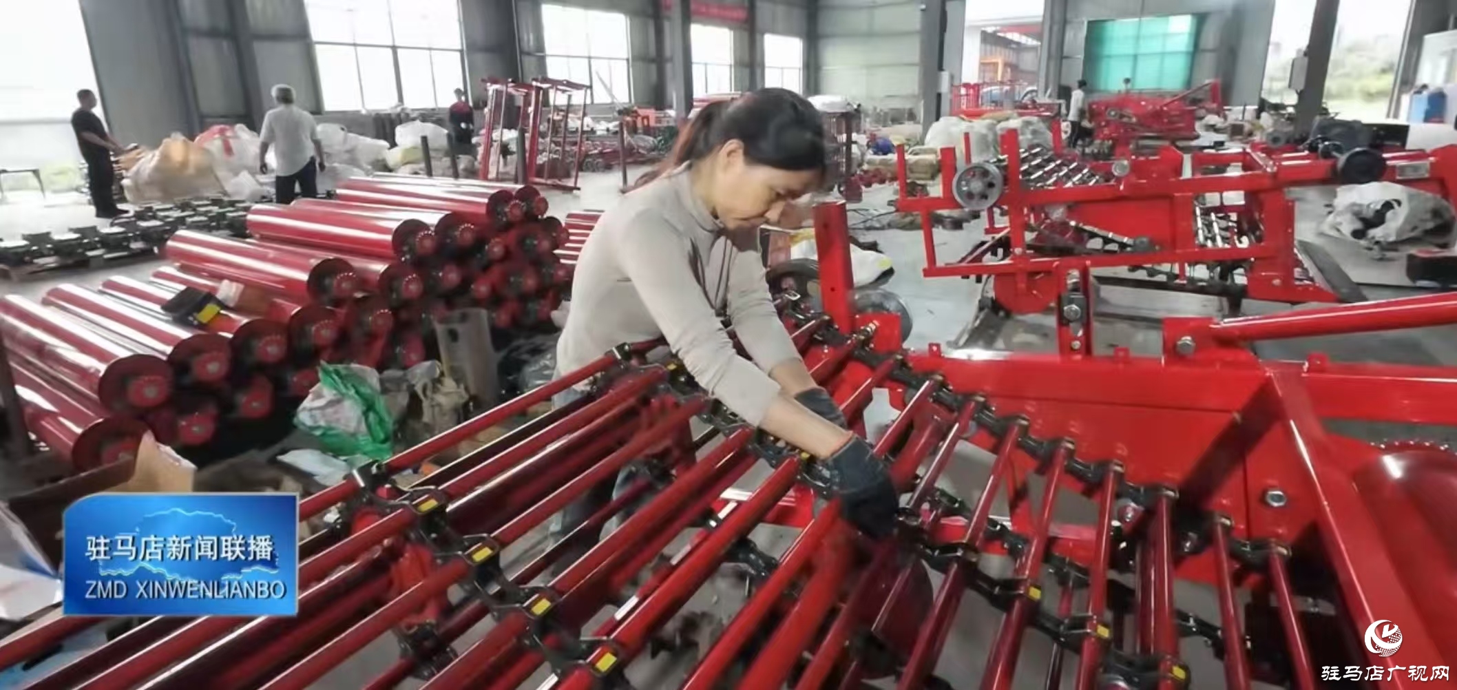 正陽縣：花生機(jī)械迎生產(chǎn)高峰 開足馬力助力秋收提速增效