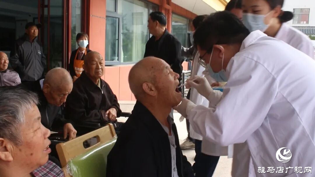 正陽牙秀才口腔門診愛心獻(xiàn)給敬老院