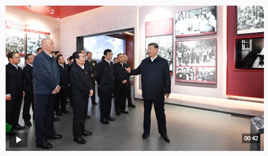 習(xí)近平參觀新疆維吾爾自治區(qū)成立70周年主題成就展