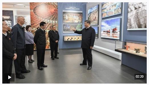 習(xí)近平參觀新疆維吾爾自治區(qū)成立70周年主題成就展