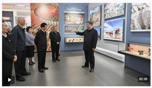 習(xí)近平參觀新疆維吾爾自治區(qū)成立70周年主題成就展