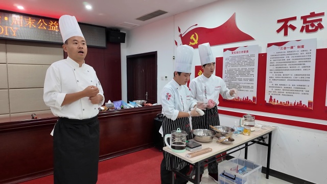 駐馬店市總工會(huì)開展“美生活”中秋月餅手工制作活動(dòng)