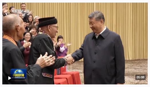 時政新聞眼丨歷史性的新疆之行開啟，傳遞哪些重要信息