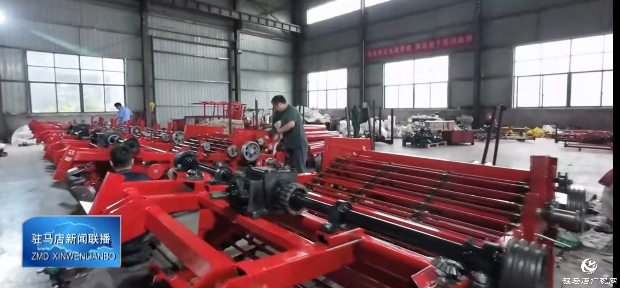 正陽縣：花生機(jī)械迎生產(chǎn)高峰 開足馬力助力秋收提速增效