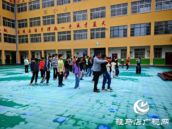 平輿縣特殊教育教師代佳：用愛(ài)為特殊孩子撐起一片天