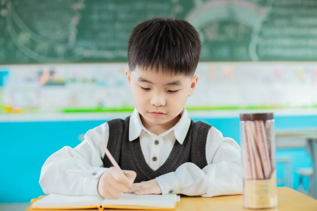 這種病正一點(diǎn)點(diǎn)偷走孩子的脊柱健康！做好3個(gè)方面，有效預(yù)防