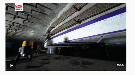 精準(zhǔn)對接 1.8萬噸跨鐵大橋空中轉(zhuǎn)體62度