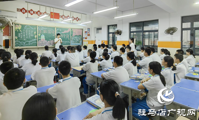 駐馬店市四中：主題班會(huì)迎國慶 青春告白祖國