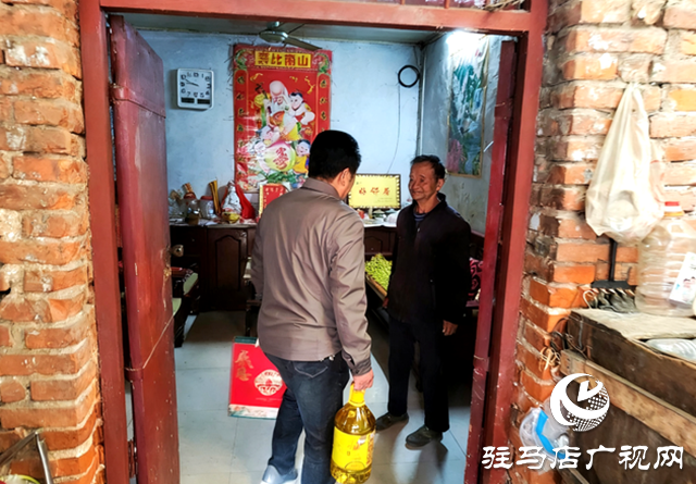 愛心人士慷慨解囊 社區(qū)中秋慰問筑起“溫暖防線”?