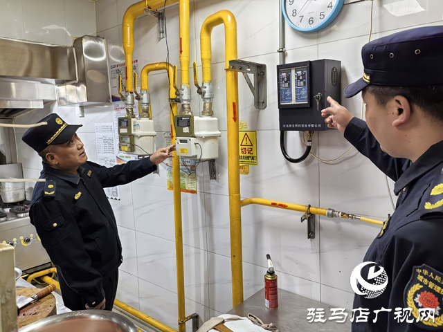 駐馬店經(jīng)濟(jì)開(kāi)發(fā)區(qū)城管局開(kāi)展節(jié)前餐飲油煙排放及燃?xì)獍踩挪檎涡袆?dòng)