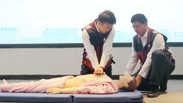  練就急救本領(lǐng) 提升應(yīng)急能力&mdash;&mdash;駐馬店市中心醫(yī)院舉辦緊急醫(yī)學(xué)救援隊培訓(xùn)會