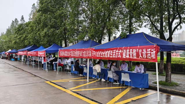 我市開展&ldquo;服務(wù)百姓健康行動(dòng)&rdquo;大型義診活動(dòng)