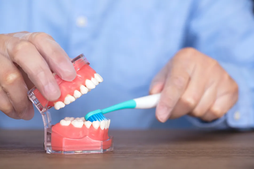 一天中最該刷牙的時(shí)刻，現(xiàn)在知道還不晚！