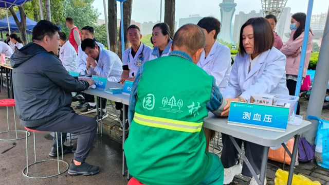 健康送身邊，義診暖人心&mdash;&mdash;駐馬店市第一人民醫(yī)院開展&ldquo;服務(wù)百姓健康行動(dòng)&rdquo;義診活動(dòng)