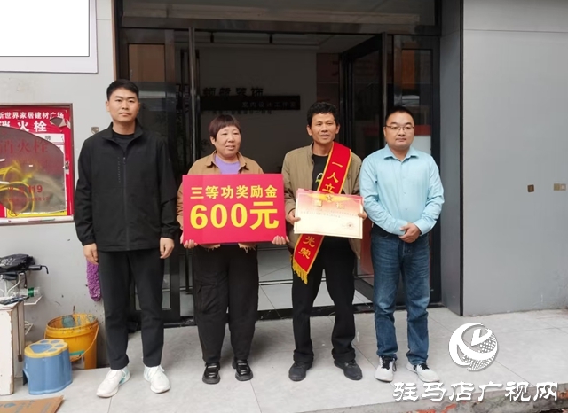 西平縣柏城:送喜報(bào)到家 弘揚(yáng)擁軍風(fēng)尚