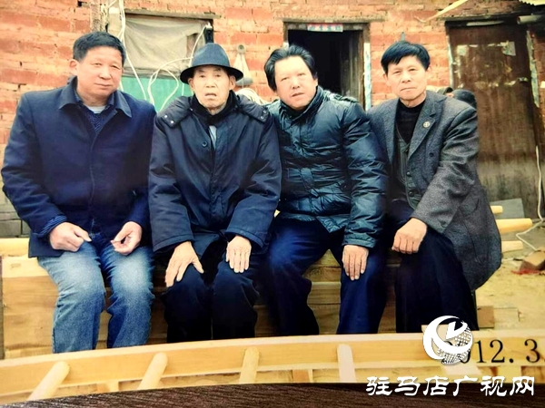 文化“愚公”挖“山”不止——記“農(nóng)村大網(wǎng)紅”、“天中文化的守望者”張耀征的文史情懷