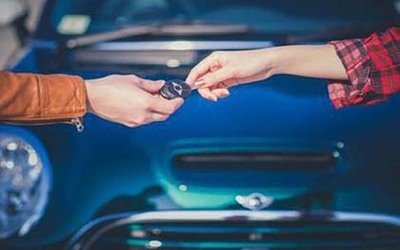 借用車輛未投保交強(qiáng)險(xiǎn)，出事故后誰來擔(dān)責(zé)？