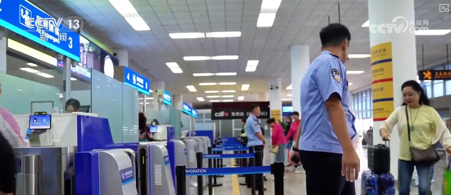 雙節(jié)同慶！中外旅客跨境游走旺 全國(guó)口岸迎出入境高峰