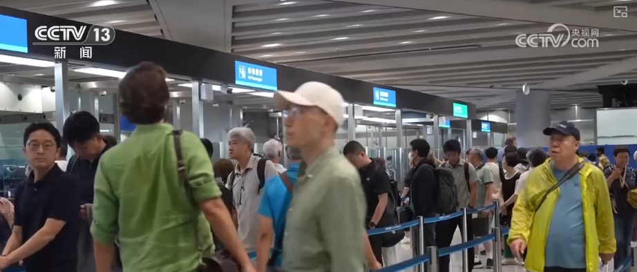 雙節(jié)同慶！中外旅客跨境游走旺 全國(guó)口岸迎出入境高峰