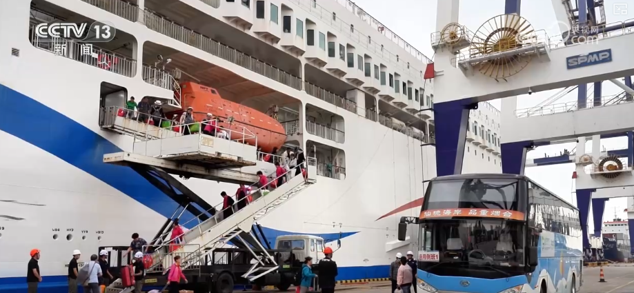 雙節(jié)同慶！中外旅客跨境游走旺 全國(guó)口岸迎出入境高峰