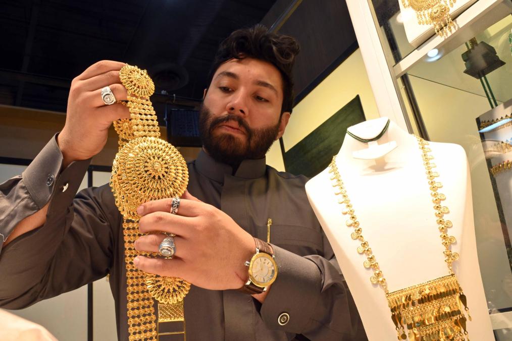 國際現(xiàn)貨黃金價(jià)格漲破每盎司3800美元