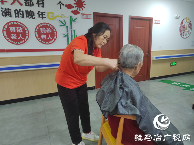 驛城區(qū)東風街道綜合養(yǎng)老服務中心國慶服務“不打烊” 溫情守護“夕陽紅”