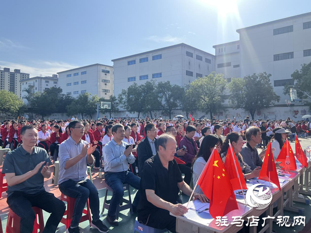 紅歌嘹亮迎國慶 十中學子唱響愛國情