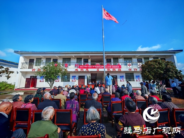 平輿縣潘營(yíng)村為153名80歲老人送月餅：文明實(shí)踐慶雙節(jié) 情暖民心送祝福