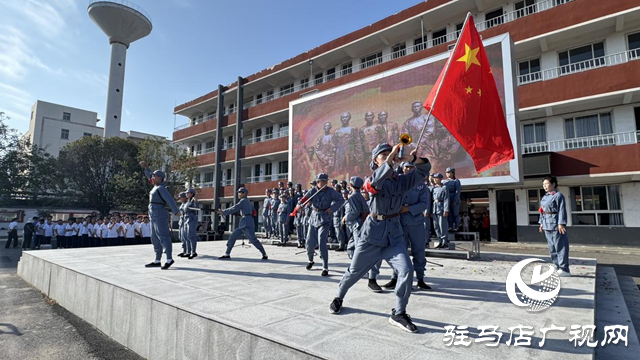 紅歌嘹亮迎國慶 十中學子唱響愛國情