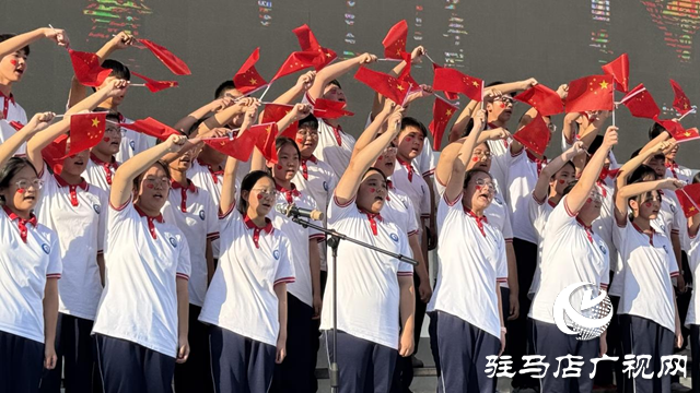 紅歌嘹亮迎國慶 十中學子唱響愛國情