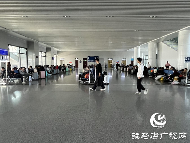 駐馬店車務(wù)段“雙節(jié)”首日發(fā)送旅客1.88萬人次