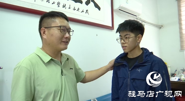 郭亞舟：扎根鄉(xiāng)土十一載 化學(xué)課堂育新人