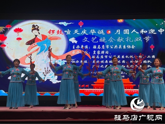  “雙節(jié)同慶”文藝匯演綻放皇家驛站 家國情懷浸潤市民假期