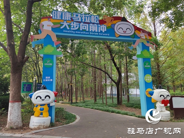 國(guó)慶小長(zhǎng)假 公園游人如織