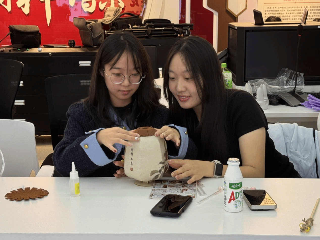  駐馬店職業(yè)技術(shù)學(xué)院圖書館開展“月圓邀君賞·書香共此夕”中秋文化主題活動(dòng)